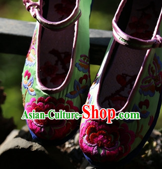 Chinese Handmade Embroidered Shoes Wedding Shoes Kung Fu Wushu Shoes Womens Shoes Opera Shoes Hanfu Shoes Dance Shoes