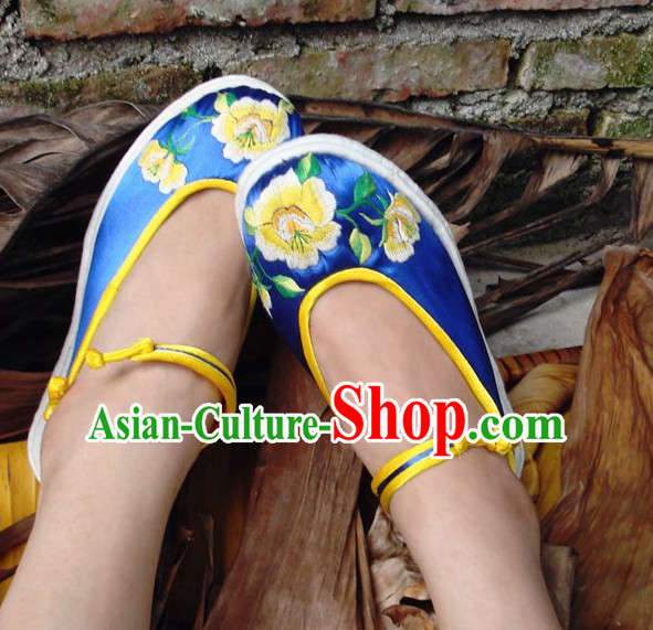 Chinese Handmade Embroidered Shoes Wedding Shoes Kung Fu Wushu Shoes Womens Shoes Opera Shoes Hanfu Shoes Dance Shoes