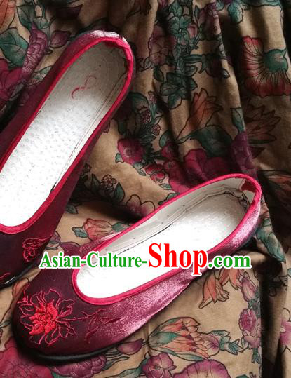 Traditional Chinese National Embroidered Shoes Handmade Red Satin Shoes, China Hanfu Embroidery Flowers Wedding Shoes for Women