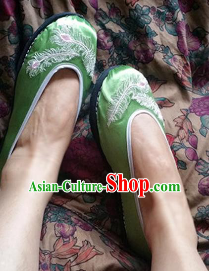 Traditional Chinese National Embroidered Shoes Handmade Green Satin Shoes, China Hanfu Embroidery Feather Shoes for Women