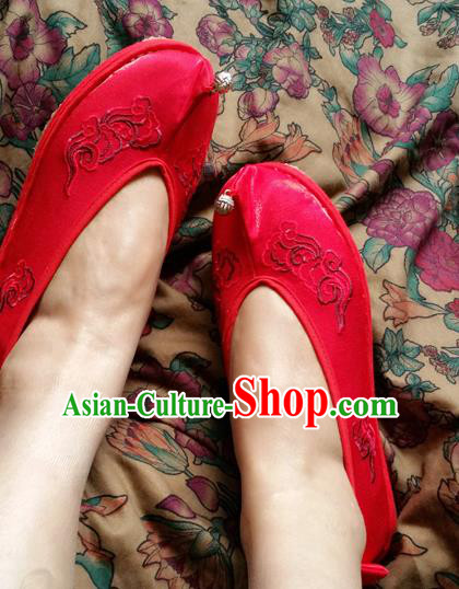 Traditional Chinese National Embroidered Shoes Handmade Red Satin Shoes, China Hanfu Embroidery Flowers Wedding Shoes for Women