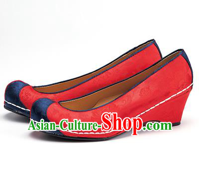 Traditional Korean National Wedding Embroidered Shoes, Asian Korean Hanbok Bride Embroidery Red Satin Shoes for Women