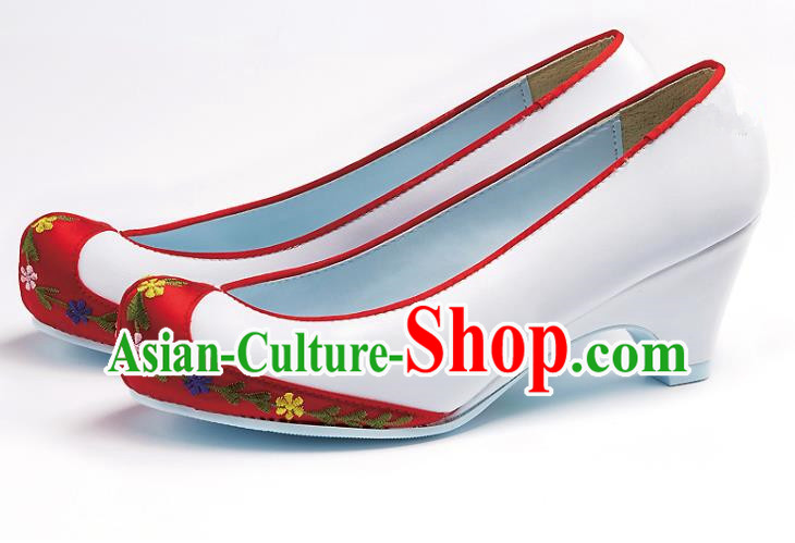 Traditional Korean National Wedding Red Head Embroidered Shoes, Asian Korean Hanbok Bride Embroidery Satin High-heeled Shoes for Women