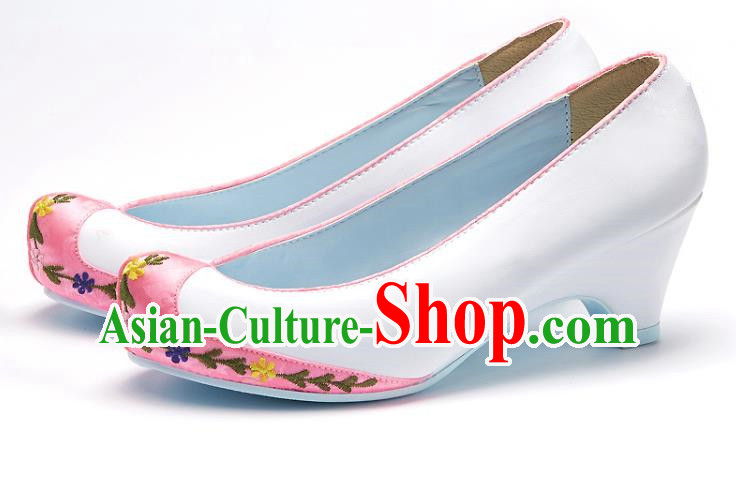 Traditional Korean National Wedding Pink Head Embroidered Shoes, Asian Korean Hanbok Bride Embroidery Satin High-heeled Shoes for Women