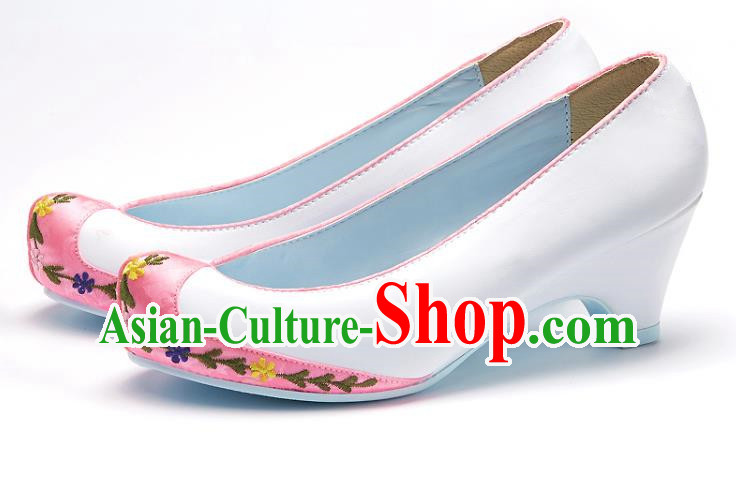 Traditional Korean National Wedding Pink Head Embroidered Shoes, Asian Korean Hanbok Bride Embroidery Satin High-heeled Shoes for Women
