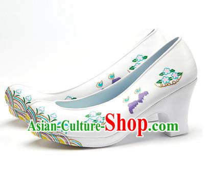 Traditional Korean National Wedding Embroidered Shoes, Asian Korean Hanbok Bride Embroidery White Satin High-heeled Shoes for Women