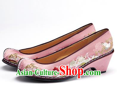 Traditional Korean National Wedding Shoes Embroidered Shoes, Asian Korean Hanbok Embroidery Light Pink Bride Court Shoes for Women