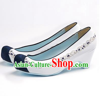 Traditional Korean National Wedding Shoes Blue Head Embroidered Shoes, Asian Korean Hanbok Embroidery White High-heeled Court Shoes for Women