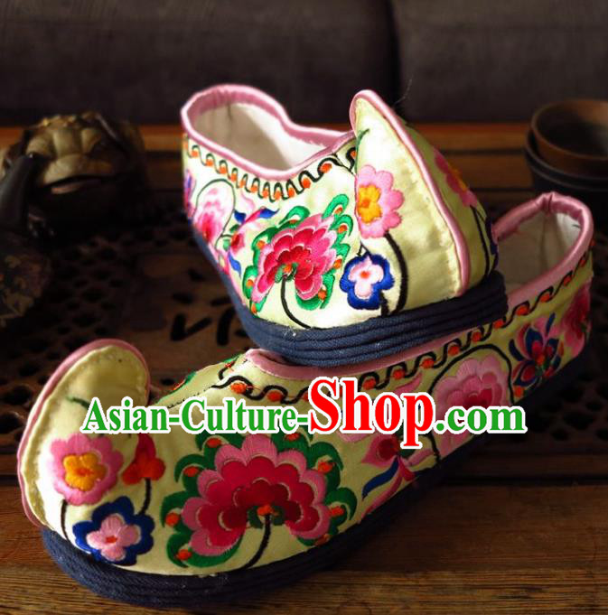 Asian Chinese Traditional Shoes Bride Xiuhe Suit Yellow Embroidered Shoes, China Peking Opera Handmade Embroidery Shoe Hanfu Princess Shoes for Women