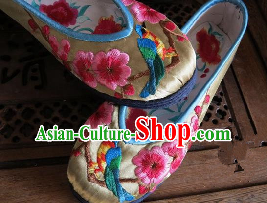 Asian Chinese Traditional Shoes Wedding Golden Embroidered Shoes, China Peking Opera Hand Embroidery Wintersweet Shoe Hanfu Princess Shoes for Women