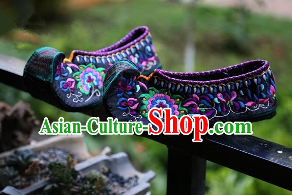 Asian Chinese Traditional Shoes Wedding Bride Black Embroidered Shoes, China Handmade Embroidery Hanfu Become Warped Head Shoe for Women