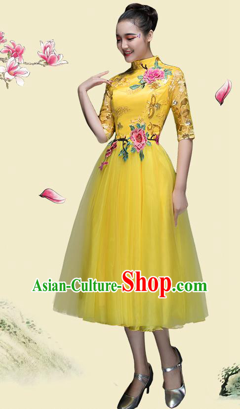 Traditional Chinese Classical Dance Fan Dance Costume, China Yangko Dance Yellow Dress Clothing for Women