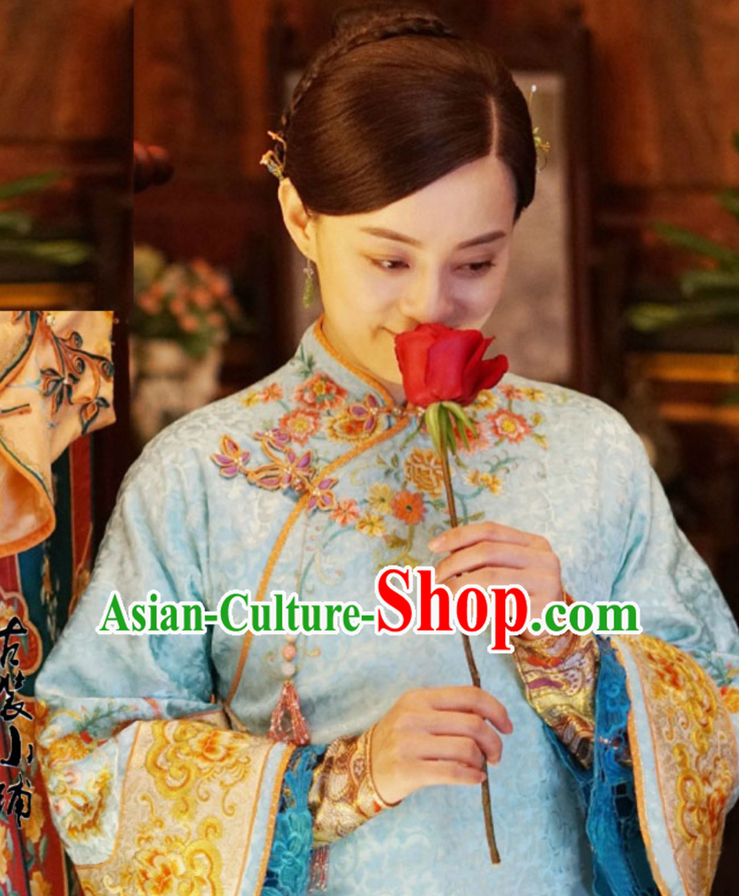 Chinese Minguo Time Rich Lady Embroidered Garment Clothing