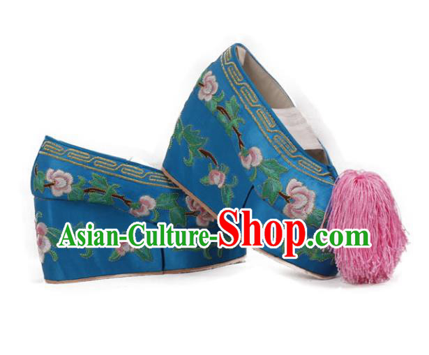 Asian Chinese Beijing Opera Actress Blue Embroidered Shoes, Traditional China Peking Opera Diva Hanfu Blood Stained Shoes