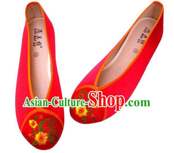 Traditional Chinese National Bride Red Embroidered Slippers, China Handmade Embroidery Flowers Hanfu Shoes for Women