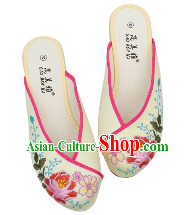 Traditional Chinese National Bride Beige Embroidered Slippers, China Handmade Embroidery Flowers Shoes for Women