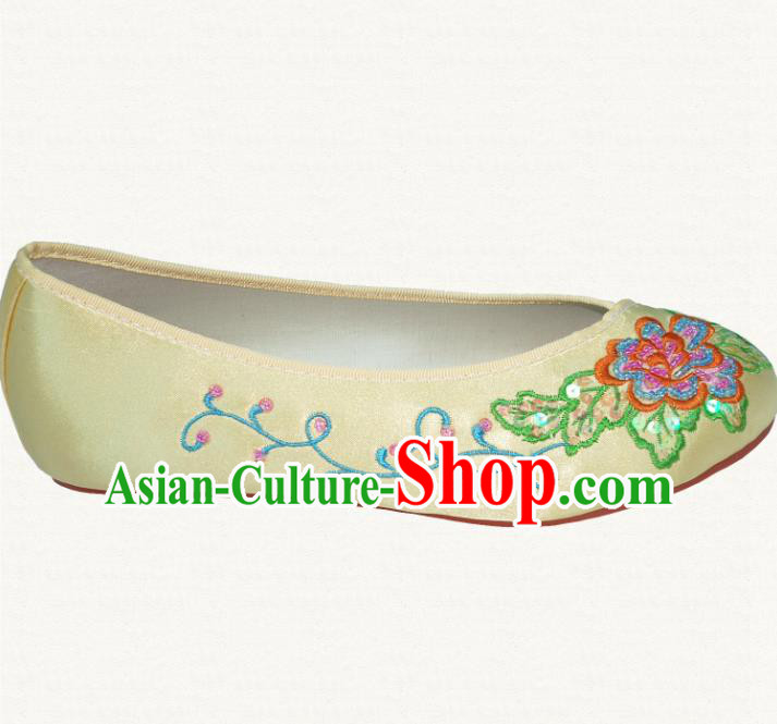 Traditional Chinese National Bride Yellow Embroidered Shoes, China Handmade Embroidery Flowers Hanfu Shoes for Women