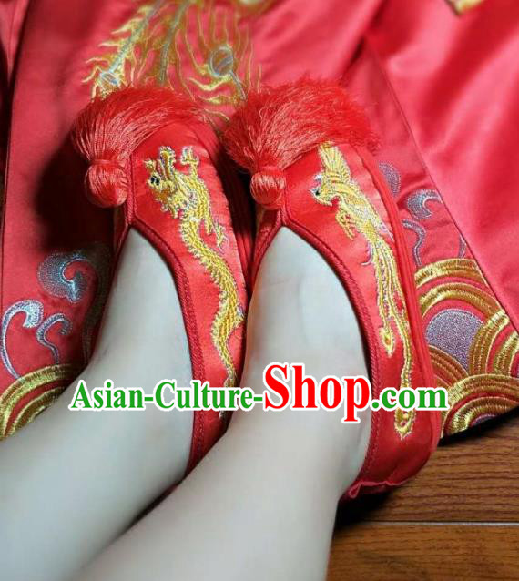 Traditional Chinese Ancient Bride Red Embroidered Shoes, China Handmade Wedding Hanfu Embroidery Dragon and Phoenix Shoes for Women