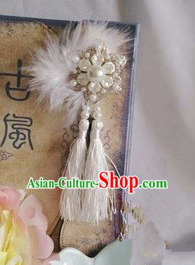 Traditional Handmade Chinese Ancient Classical Accessories White Tassel Brooch for Women