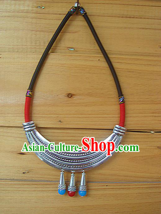 Traditional Chinese Miao Ethnic Minority Necklace, Hmong Handmade Silver Collar, Miao Ethnic Jewelry Accessories Collarbone Chain Necklace for Women