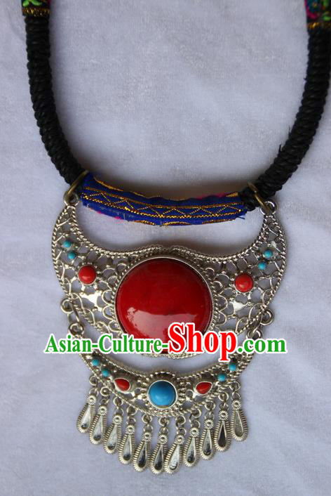 Traditional Chinese Miao Ethnic Minority Necklace, Hmong Handmade Sweater Chain, Miao Ethnic Jewelry Accessories Collarbone Chain Necklace for Women