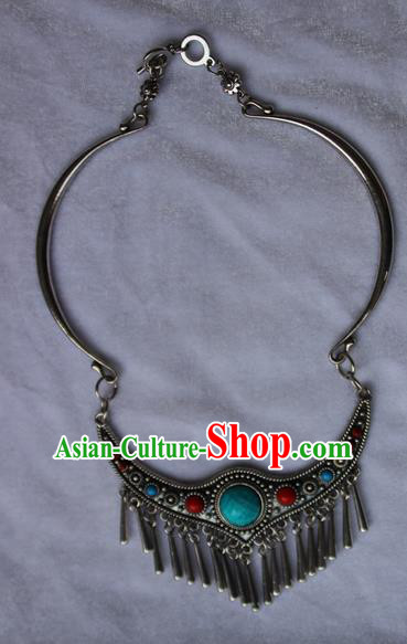 Traditional Chinese Miao Ethnic Minority Necklace, Hmong Handmade Sweater Chain Silver Pendant, Miao Ethnic Jewelry Accessories Collarbone Chain Necklace for Women