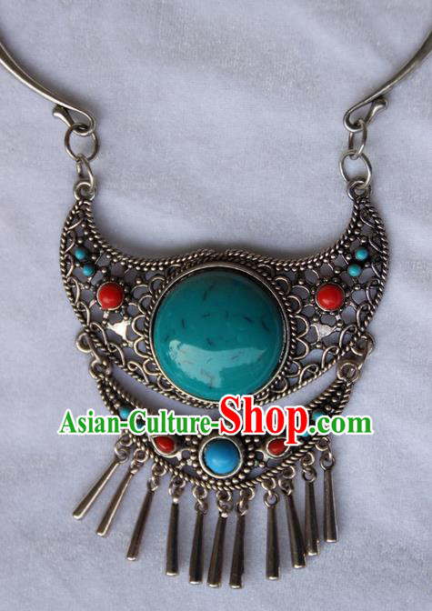 Traditional Chinese Miao Ethnic Minority Necklace, Hmong Handmade Sweater Chain Silver Pendant, Miao Ethnic Jewelry Accessories Collarbone Chain Necklace for Women