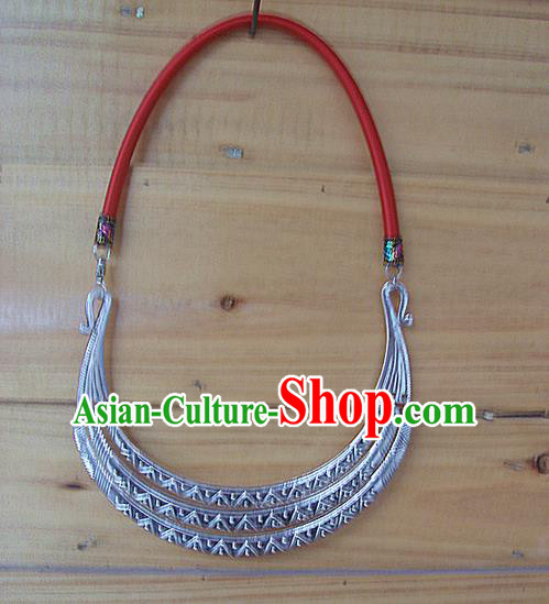 Traditional Chinese Miao Ethnic Minority Necklace, Hmong Handmade Sweater Chain Silver Pendant, Miao Ethnic Jewelry Accessories Collarbone Chain Necklace for Women