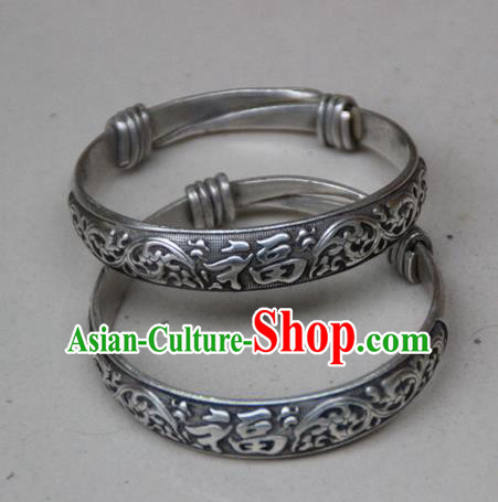 Traditional Chinese Miao Ethnic Minority Miao Silver Butterfly Lotus Bracelet, Hmong Handmade Bracelet Jewelry Accessories for Women