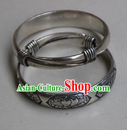 Traditional Chinese Miao Ethnic Minority Miao Silver Telesthesia Bracelet, Hmong Handmade Bracelet Jewelry Accessories for Women