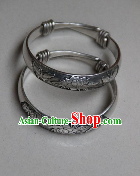 Traditional Chinese Miao Ethnic Minority Miao Silver Butterfly Lotus Bracelet, Hmong Handmade Bracelet Jewelry Accessories for Women