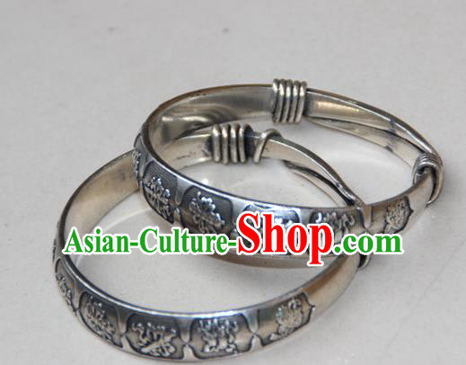 Traditional Chinese Miao Ethnic Minority Miao Silver Eight Immortals Bracelet, Hmong Handmade Bracelet Jewelry Accessories for Women