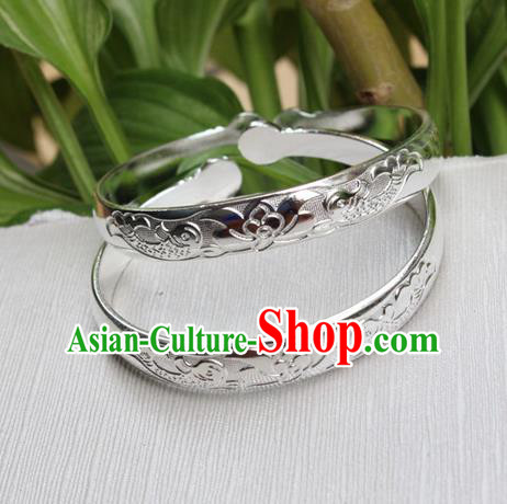 Traditional Chinese Miao Nationality Crafts Jewelry Accessory Bangle, Hmong Handmade Miao Silver Bracelet, Miao Ethnic Minority Chinese Lotus Bracelet Accessories for Women