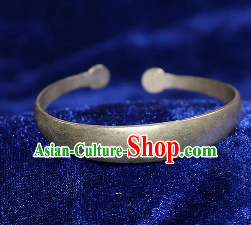 Traditional Chinese Miao Nationality Crafts Jewelry Accessory Bangle, Hmong Handmade Miao Silver Bracelet, Miao Ethnic Minority Silver Bracelet Accessories for Women