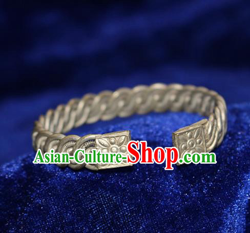 Traditional Chinese Miao Nationality Crafts Jewelry Accessory Bangle, Hmong Handmade Miao Silver Bracelet, Miao Ethnic Minority Silver Bracelet Accessories for Women