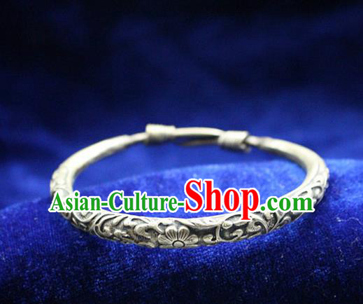 Traditional Chinese Miao Nationality Crafts Jewelry Accessory Bangle, Hmong Handmade Miao Silver Bracelet, Miao Ethnic Minority Silver Bracelet Accessories for Women