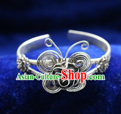 Traditional Chinese Miao Nationality Crafts Jewelry Accessory Bangle, Hmong Handmade Miao Silver Butterfly Bracelet, Miao Ethnic Minority Silver Bracelet Accessories for Women