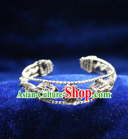 Traditional Chinese Miao Nationality Crafts Jewelry Accessory Bangle, Hmong Handmade Miao Silver Classical Bracelet, Miao Ethnic Minority Silver Bracelet Accessories for Women