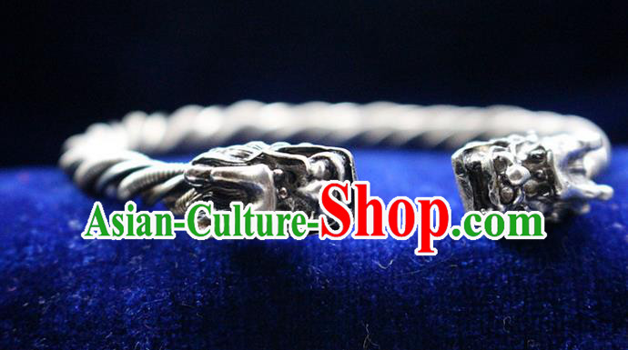 Traditional Chinese Miao Nationality Crafts Jewelry Accessory Bangle, Hmong Handmade Miao Silver Classical Dragon Bracelet, Miao Ethnic Minority Silver Bracelet Accessories for Women