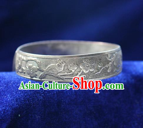 Traditional Chinese Miao Nationality Crafts Jewelry Accessory Bangle, Hmong Handmade Miao Silver Classical Flowers and Birds Bracelet, Miao Ethnic Minority Silver Bracelet Accessories for Women