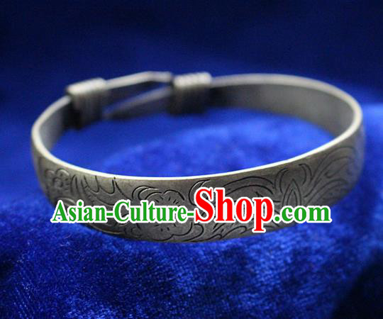 Traditional Chinese Miao Nationality Crafts Jewelry Accessory Bangle, Hmong Handmade Miao Silver Classical Bracelet, Miao Ethnic Minority Silver Wide Bracelet Accessories for Women