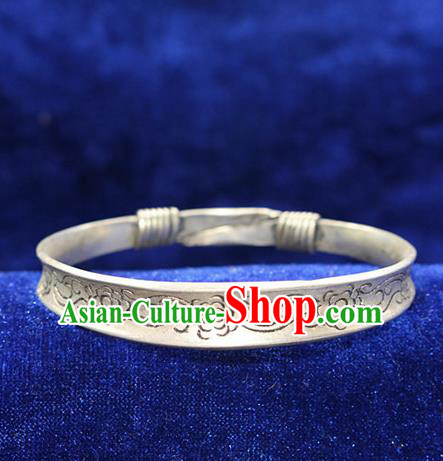 Traditional Chinese Miao Nationality Crafts Jewelry Accessory Bangle, Hmong Handmade Miao Silver Classical Bracelet, Miao Ethnic Minority Silver Wide Bracelet Accessories for Women