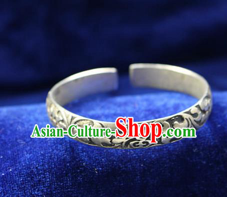 Traditional Chinese Miao Nationality Crafts Jewelry Accessory Bangle, Hmong Handmade Miao Silver Classical Bracelet, Miao Ethnic Minority Silver Bracelet Accessories for Women