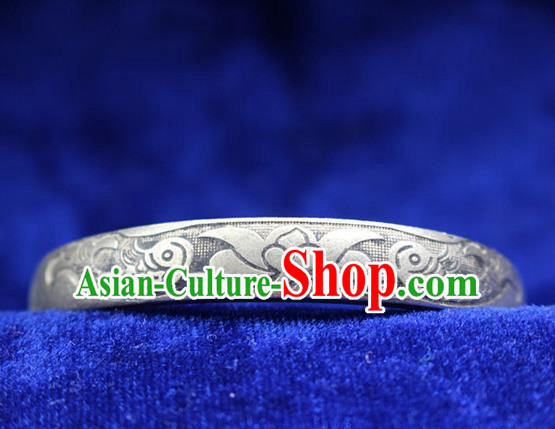 Traditional Chinese Miao Nationality Crafts Jewelry Accessory Bangle, Hmong Handmade Miao Silver Classical Flowers Bracelet, Miao Ethnic Minority Silver Bracelet Accessories for Women