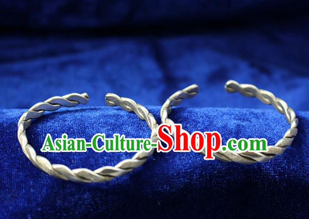 Traditional Chinese Miao Nationality Crafts Jewelry Accessory Bangle, Hmong Handmade Miao Silver Classical Bracelet, Miao Ethnic Minority Silver Bracelet Accessories for Women