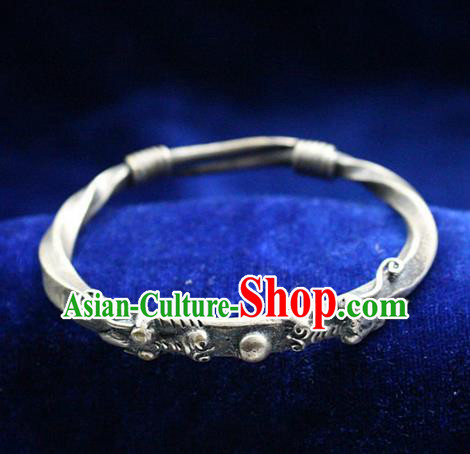 Traditional Chinese Miao Nationality Crafts Jewelry Accessory Bangle, Hmong Handmade Miao Silver Classical Dragon Head Bracelet, Miao Ethnic Minority Silver Bracelet Accessories for Women