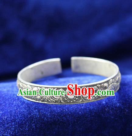 Traditional Chinese Miao Nationality Crafts Jewelry Accessory Bangle, Hmong Handmade Miao Silver Classical Chinese Double Fish Bracelet, Miao Ethnic Minority Silver Bracelet Accessories for Women