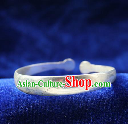 Traditional Chinese Miao Nationality Crafts Jewelry Accessory Bangle, Hmong Handmade Miao Silver Classical Chinese Bracelet, Miao Ethnic Minority Silver Bracelet Accessories for Women