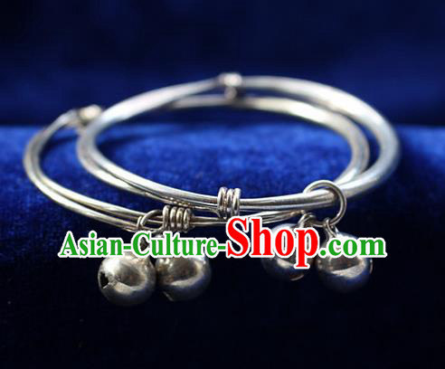 Traditional Chinese Miao Nationality Crafts Jewelry Accessory Bangle, Hmong Handmade Miao Silver Classical Chinese Bells Bracelet, Miao Ethnic Minority Silver Bracelet Accessories for Women