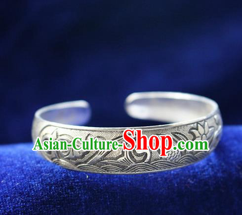 Traditional Chinese Miao Nationality Crafts Jewelry Accessory Bangle, Hmong Handmade Miao Silver Fish Lotus Bracelet, Miao Ethnic Minority Silver Bracelet Accessories for Women